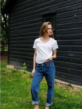 perfectwhitetee White V-Neck Tee - xs — NWT